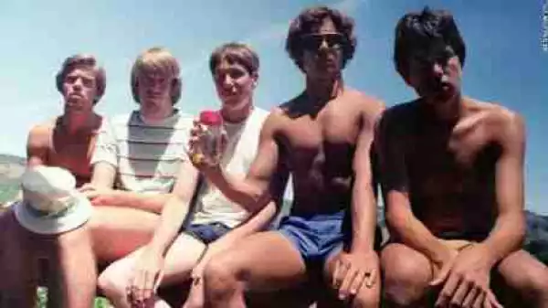 AMAZING! These Five Guys Take Same Photo Every Five Years For 35 Years